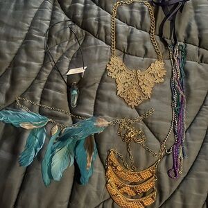 Set of 5 costume jewelry necklaces